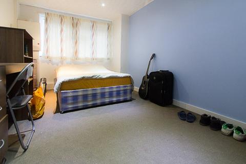 3 bedroom house to rent, HYDE PARK ROAD, Leeds