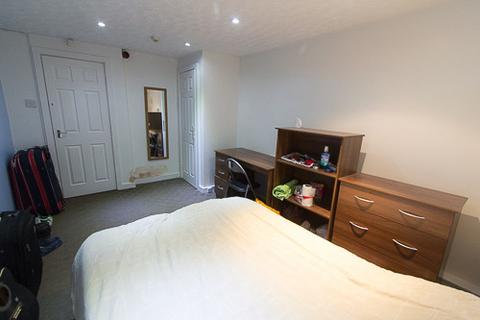 3 bedroom house to rent, HYDE PARK ROAD, Leeds