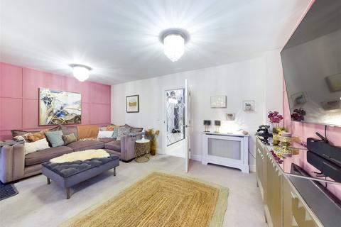 6 Manu Marble Way, Gloucester, GL1 5QZ