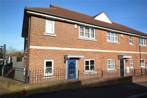 3 bedroom end of terrace house to rent, Station Road, Longfield, Kent, DA3