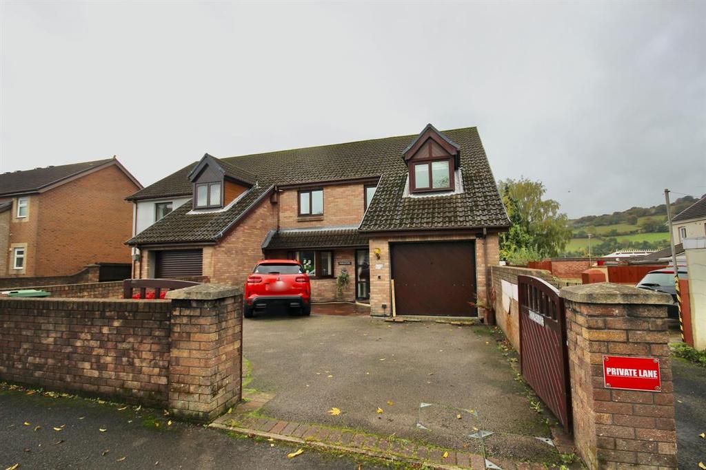 Thurlstone, Channel View, Risca, Newport 3 bed semidetached house £