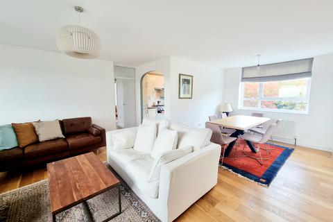 3 bedroom flat to rent - Noblefieild Heights, Great North Road, East Finchley, N2