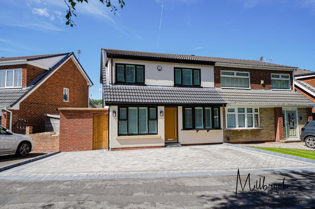 Brett Road, Boothstown, Manchester, M28 4 bed semidetached house £