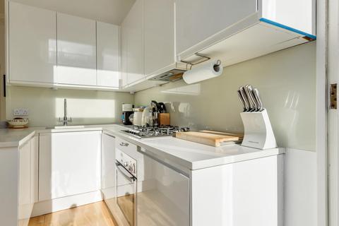 32d Comeragh Road, London, W14 9HR