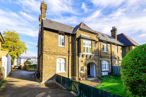 27b Trinity Crescent, London, SW17 7AG