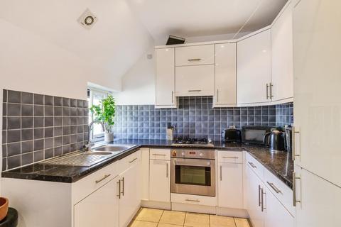 27b Trinity Crescent, London, SW17 7AG