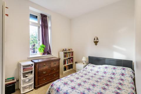27b Trinity Crescent, London, SW17 7AG