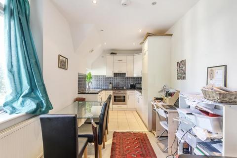 27b Trinity Crescent, London, SW17 7AG