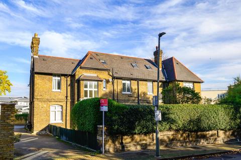 27b Trinity Crescent, London, SW17 7AG