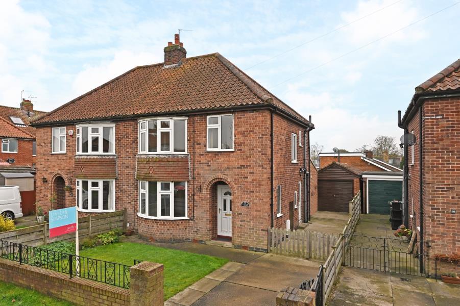 BROOME CLOSE, HUNTINGTON, YORK, YO32 9RH 3 bed semidetached house £