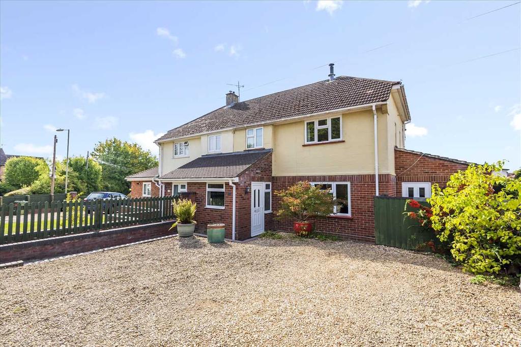 Charlton Road, Andover 3 bed semidetached house £410,000