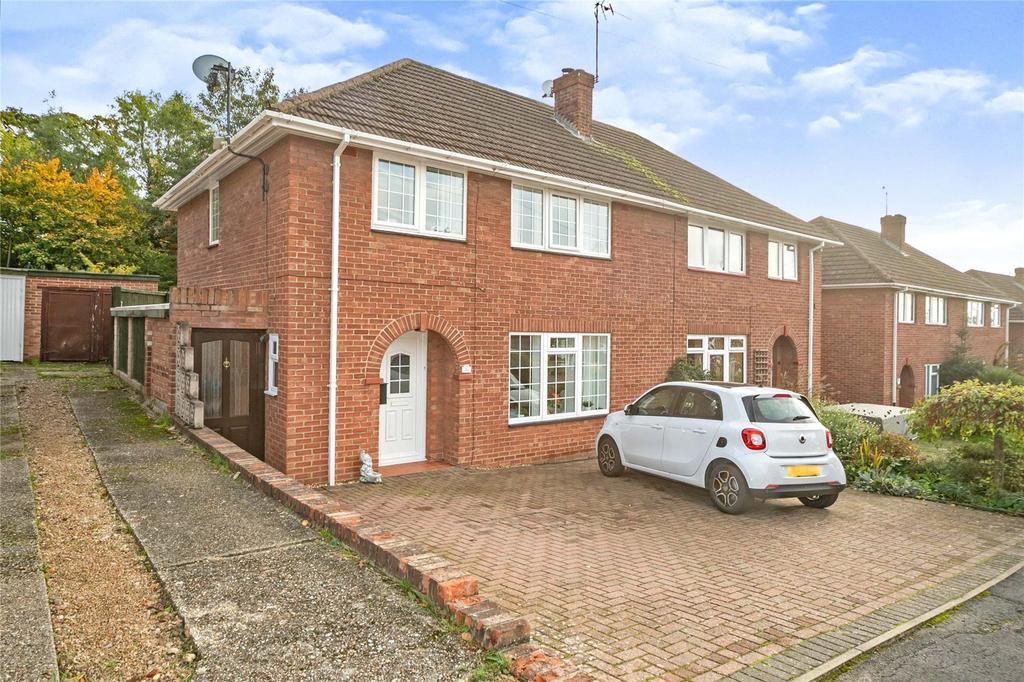 Winton Road, Reading, RG2 3 bed semidetached house £400,000