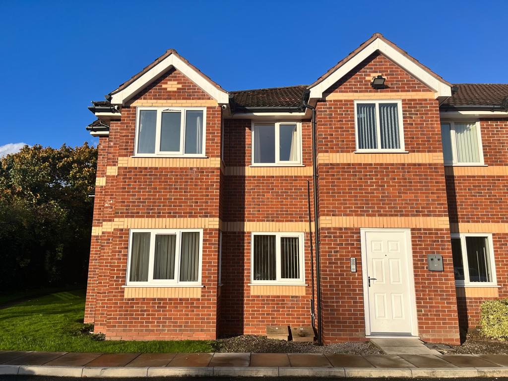 Dinas Court, Harrington Lane, Huyton... 2 bed flat £600 pcm (£138 pw)
