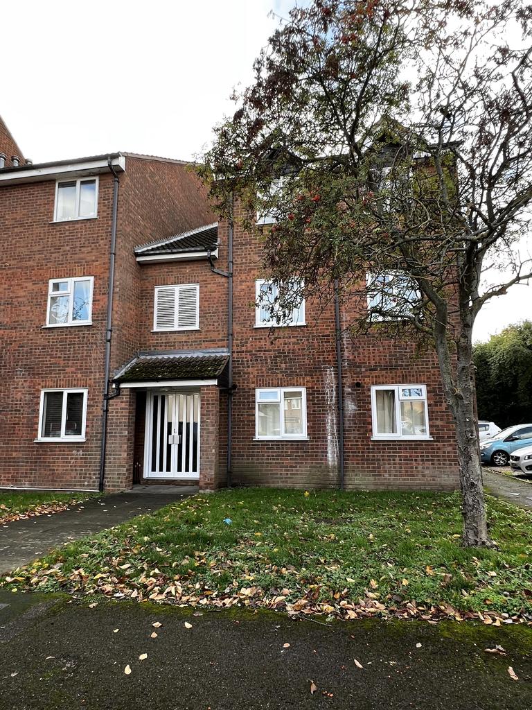 Cranleigh Close, Cheshunt EN7 1 bed ground floor flat £150,000