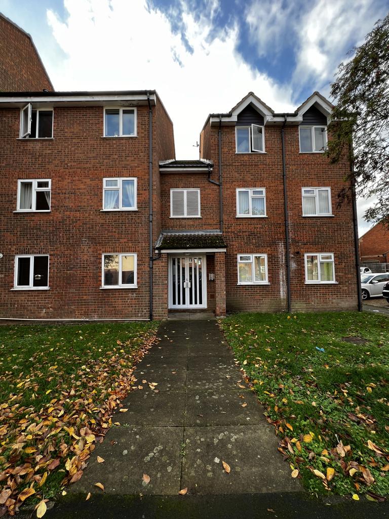 Cranleigh Close, Cheshunt EN7 1 bed ground floor flat £150,000