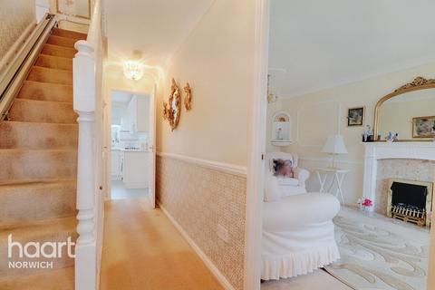2 Broom Close, Taverham, Norwich, NR8 6FS