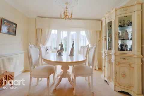 2 Broom Close, Taverham, Norwich, NR8 6FS