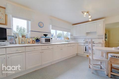 2 Broom Close, Taverham, Norwich, NR8 6FS