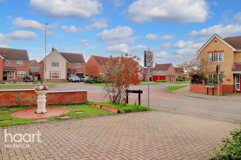 2 Broom Close, Taverham, Norwich, NR8 6FS