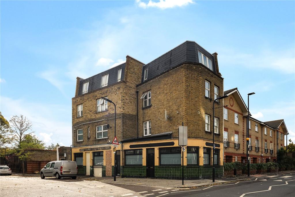Whiston Road, Bethnal Green, London, E2 2 bed flat £550,000