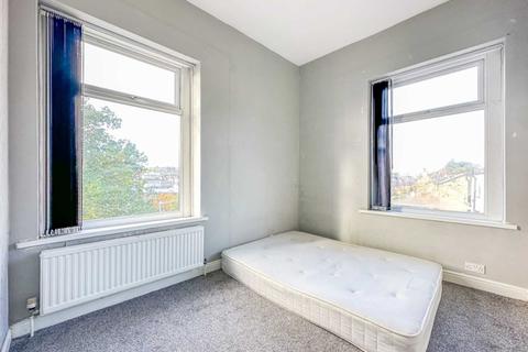 41 Bath Street, Batley, WF17 5NT