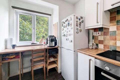 62 Emerald Close, London, E16 3TS