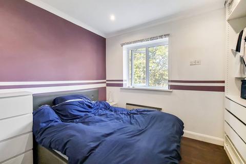62 Emerald Close, London, E16 3TS