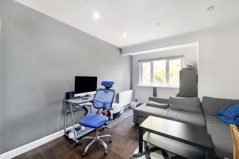 62 Emerald Close, London, E16 3TS
