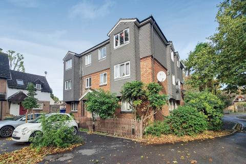 62 Emerald Close, London, E16 3TS