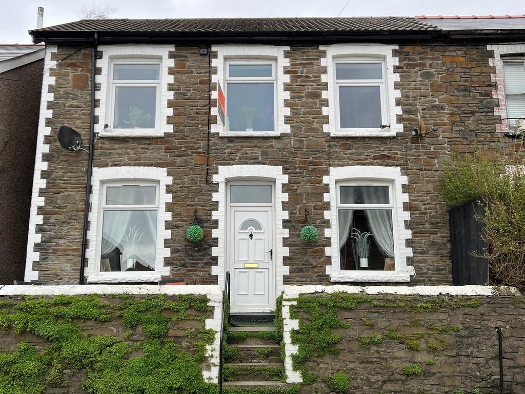 Edmondstown Road Edmondstown Tonypandy 3 bed terraced house £135,000