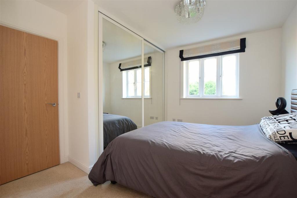 Chantry Mead Downview Road PO22 4 bed detached house £1,800 pcm (£415 pw)