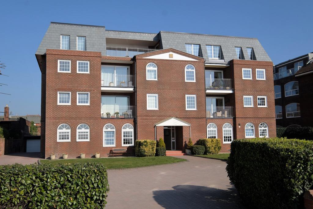Inner Promenade, Lytham St. Annes, FY8 2 bed apartment £575,000