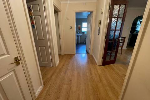 2 bedroom flat to rent, Cricketers Close, Southgate