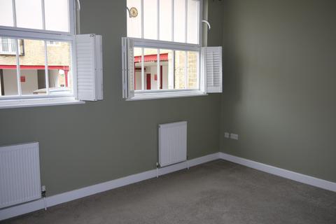 2 bedroom flat to rent, Crow Lane, Rochester ME1 1RE