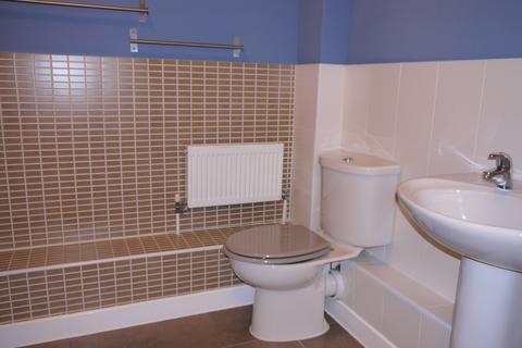 2 bedroom flat to rent, Crow Lane, Rochester ME1 1RE