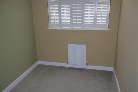 2 bedroom flat to rent, Crow Lane, Rochester ME1 1RE