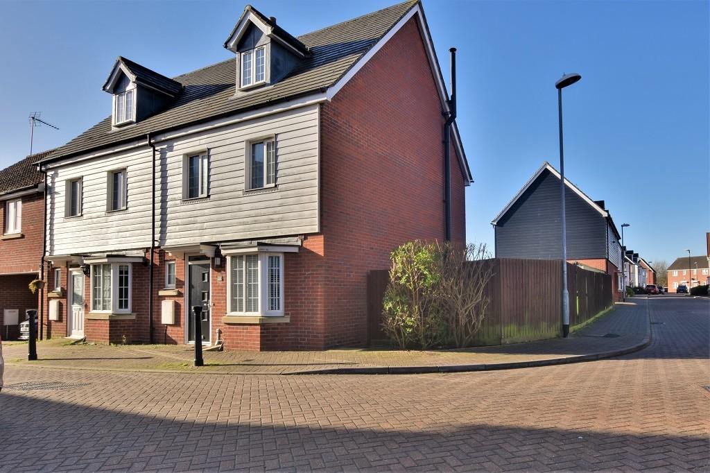 Flitch Green, Dunmow 4 bed semidetached house to rent £1,850 pcm (£