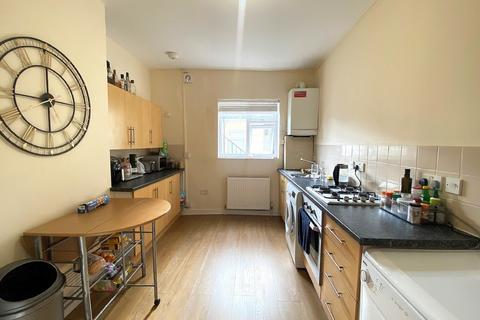 2 bedroom ground floor flat for sale, Queens Road, North End, Portsmouth