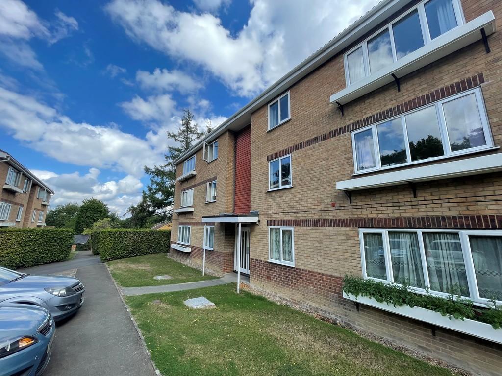 Pound Hill, Crawley 1 bed apartment £900 pcm (£208 pw)