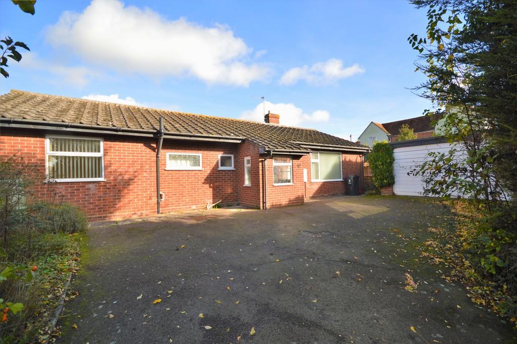Elmdale Drive, Manningtree, CO11 2HP 3 bed detached bungalow £410,000