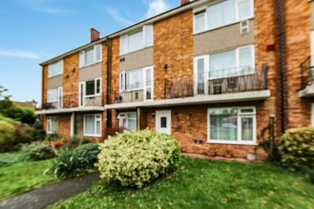 Colnbrook 2 bed £274,950
