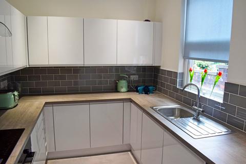 6 bedroom terraced house to rent, Davenport Avenue, Withington, Manchester