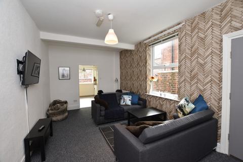 6 bedroom terraced house to rent, Latchmere Road, Fallowfield , Manchester