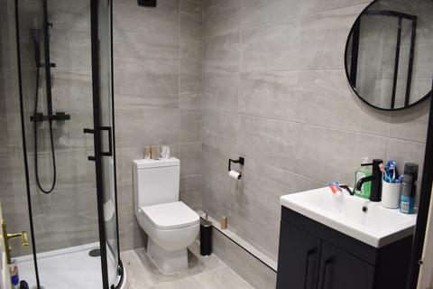 6 bedroom terraced house to rent, Latchmere Road, Fallowfield , Manchester