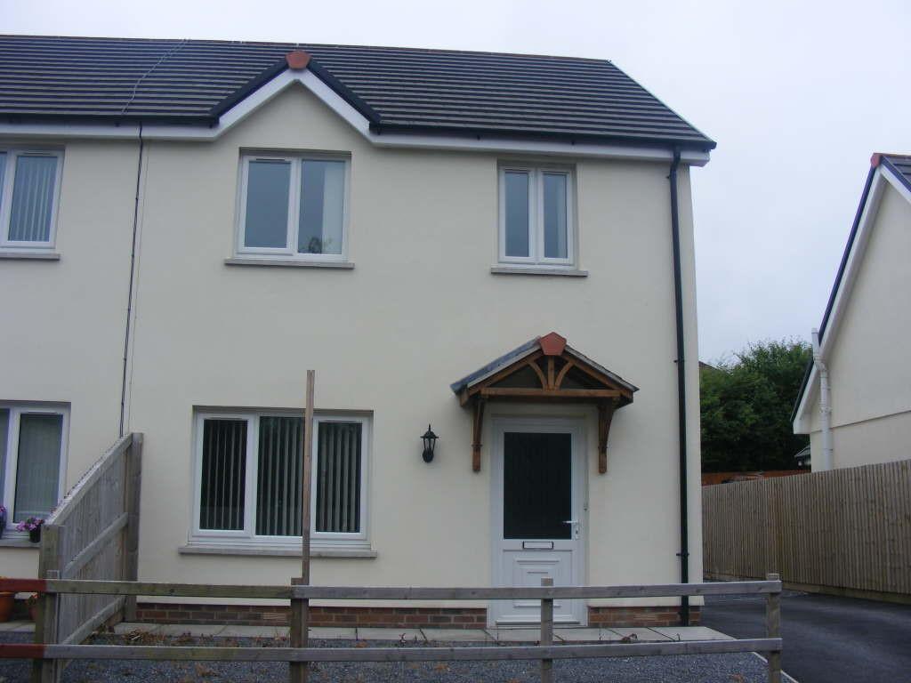 Clos Gwyn, Tumble, Tumble, Carmarthenshire 3 bed semidetached house