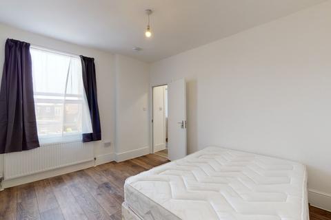 4 bedroom maisonette to rent - Fieldgate, London