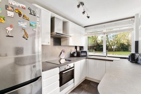 2 bedroom apartment for sale - Queenswood Gardens, Aldersbrook