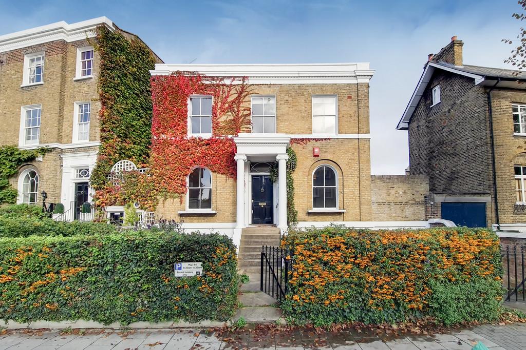 Stockwell Park Crescent, London 3 bed semidetached house £3,200 pcm