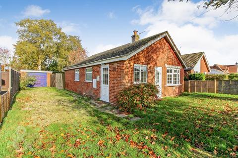 3 bedroom detached bungalow for sale - Hardingham Road, Hingham, Norwich