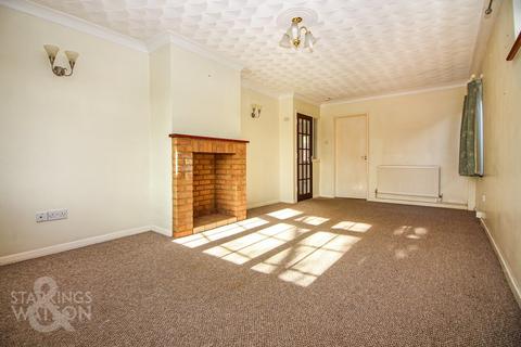 3 bedroom detached bungalow for sale - Hardingham Road, Hingham, Norwich